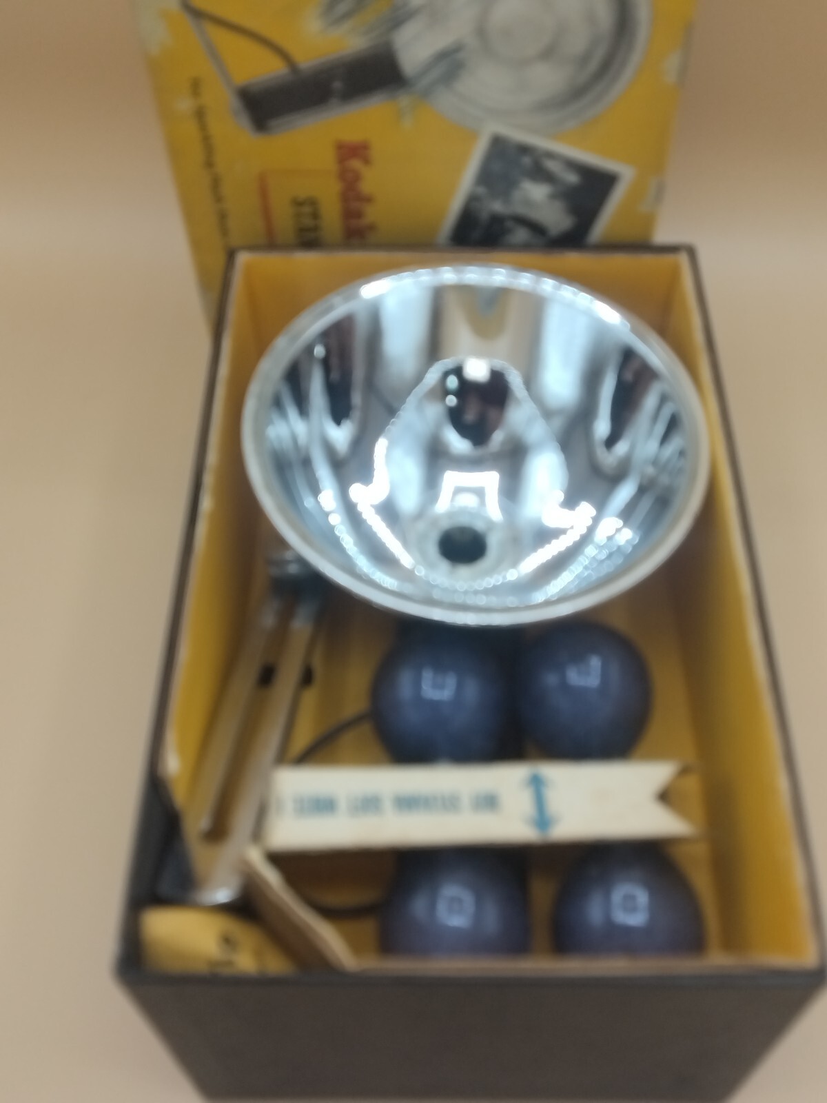 Vintage Kodak Standard Flasholder 720 IOB w/ 4 Blue Dot Sylvania Lamps Bundle