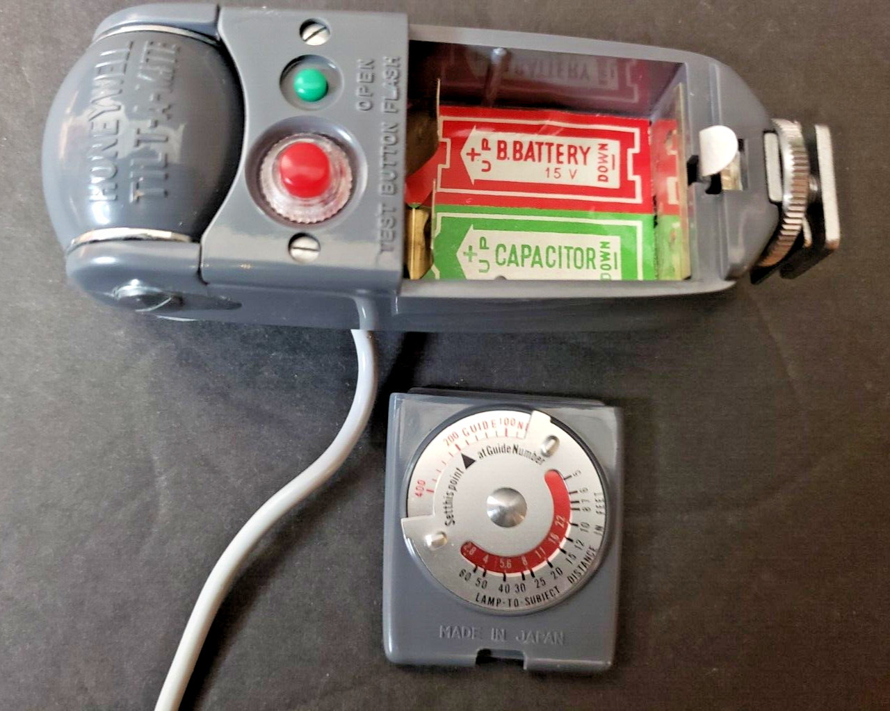 Honeywell Tilt-A-Mite Camera Collapsible Fan Style Flash Unit & Case Japan VTG