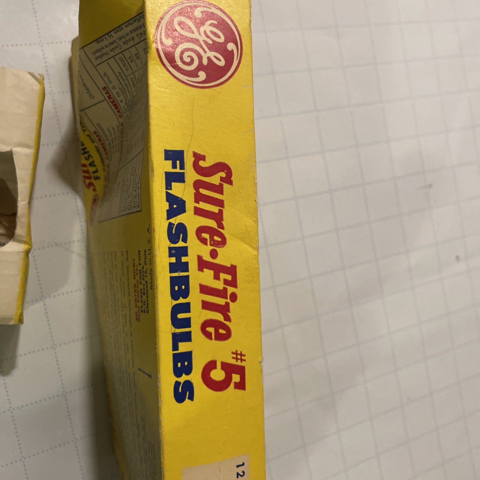 Flashbulbs Type SM Speed Midget, vintage film camera, General Electric 7 bulbs