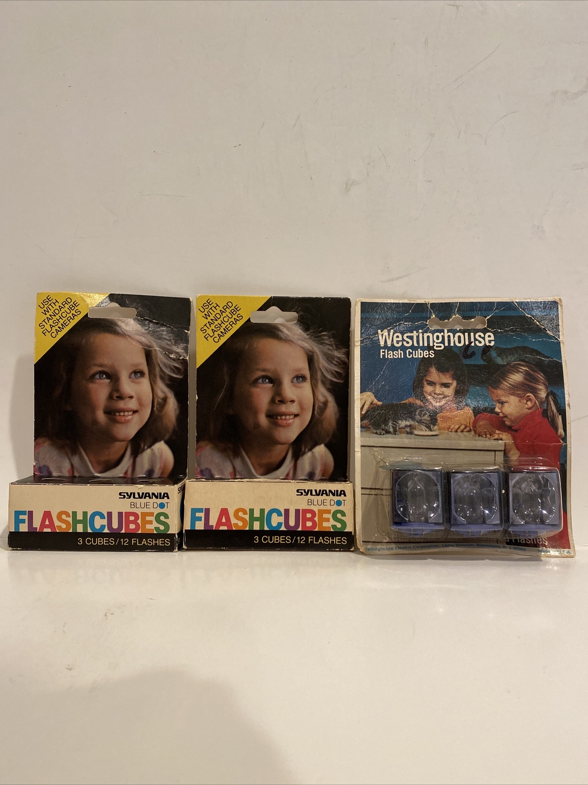 9 Sylvania BLUE DOT & Westinghouse Flash cubes. 36 total flashes Lot new￼