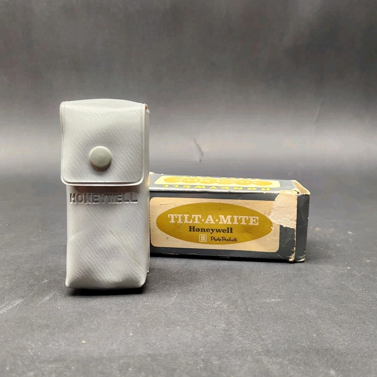 Vintage Honeywell Tilt-A-Mite Camera Flash Unit Made in Japan With Case & Box