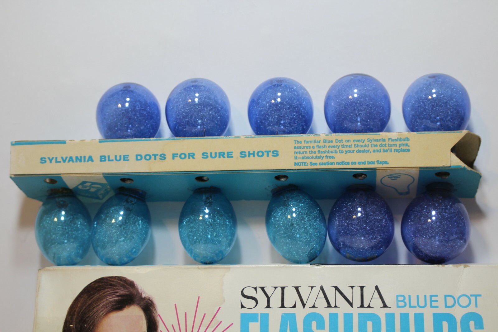 Sylvania Press 25B Blue Dot Flashbulbs Pack of 11 in original box Please read