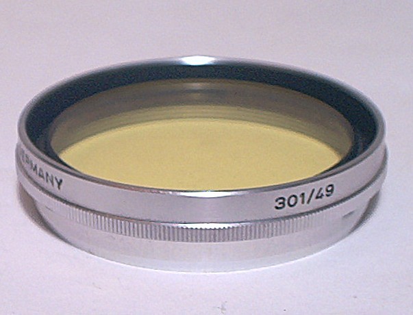 VOIGTLANDER PROMINENT 301/49 GR1 49MM SCREW ON METAL YELLOW FILTER W/ FIELD CASE