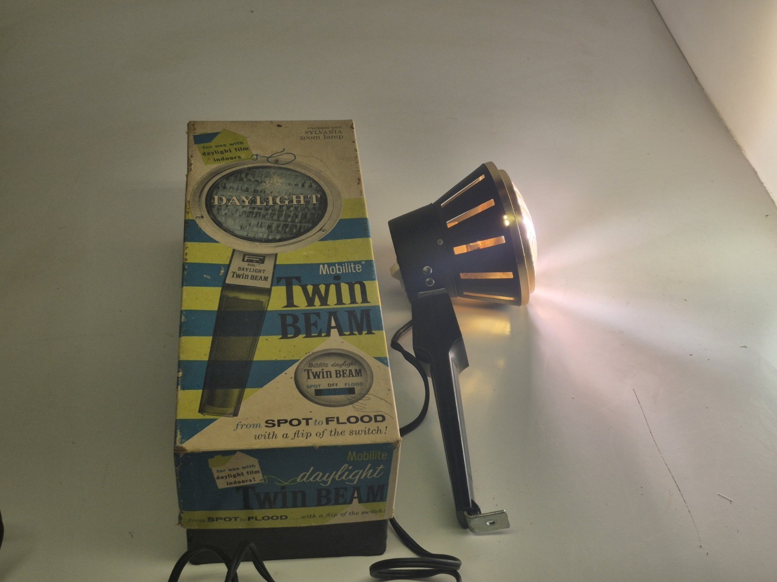 Sylvania Mobilite Twin Beam Spot Flood Light Zoom Lamp Photo Camera Works Used