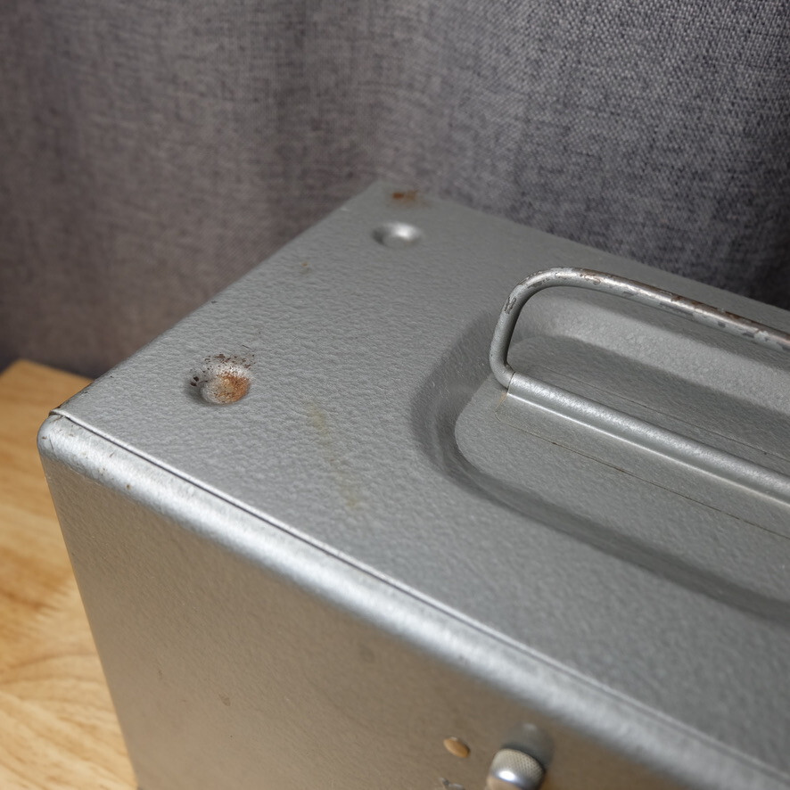 Vintage Brumberger Metal 8mm Film Case w/ 12 Empty 5″ Diameter Reels
