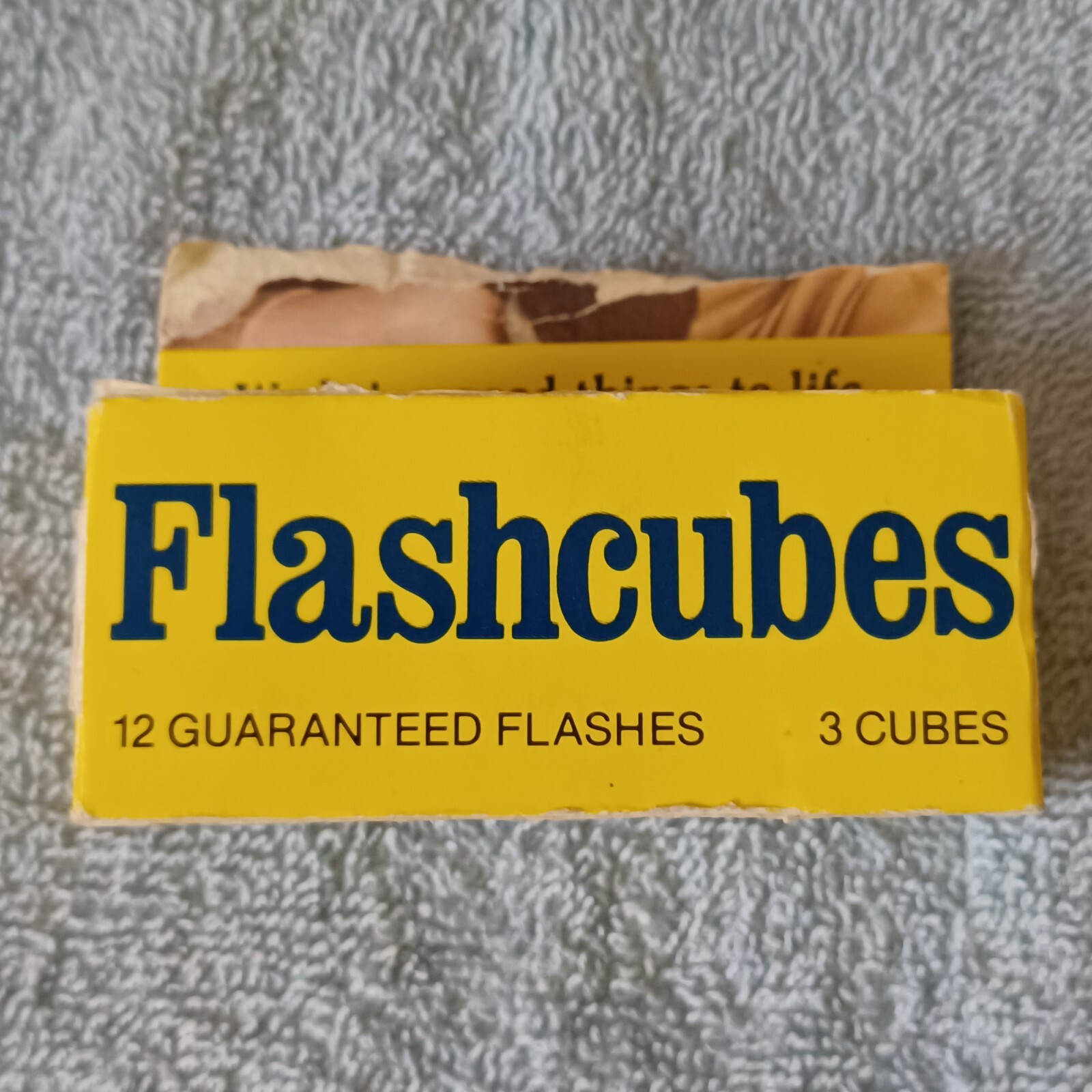 Vintage Flash Cubes Lot – Sylvania Blue Dot and General Electric 6 Cube Lot