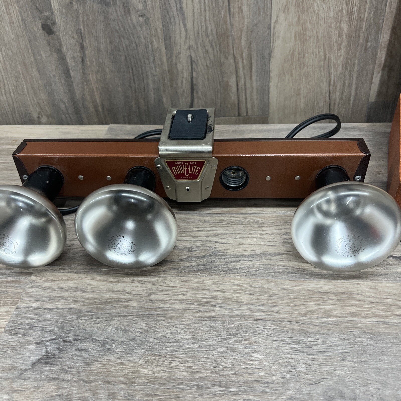 Vintage Acme Mov-E-Lite Light Bar 4 Lamp Sockets Made in Chicago USA 14.75″ Long