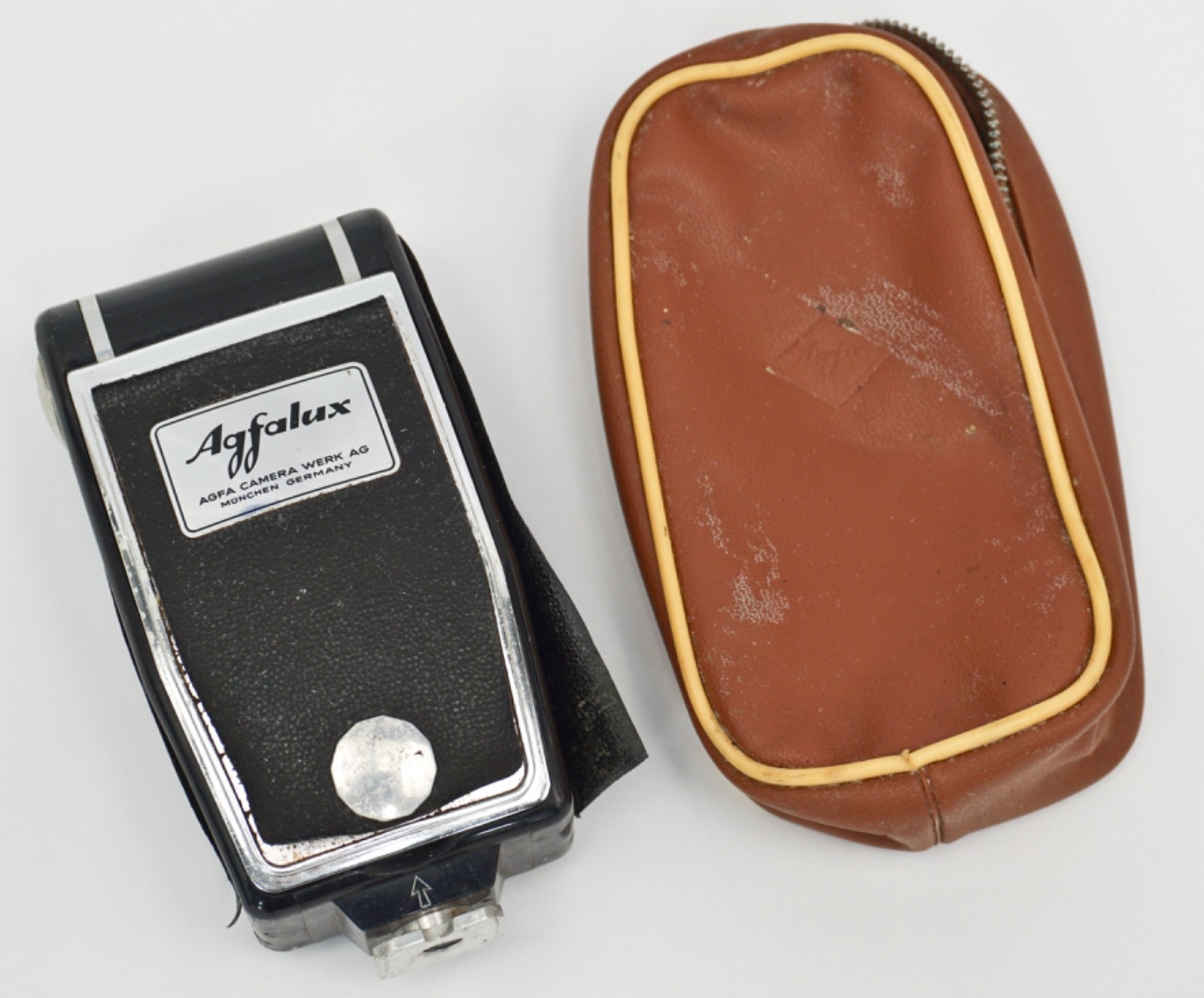 Vintage Agfa AGFALUX Compact Flash Bulb Unit Fold-out Reflector & Pouch Untested