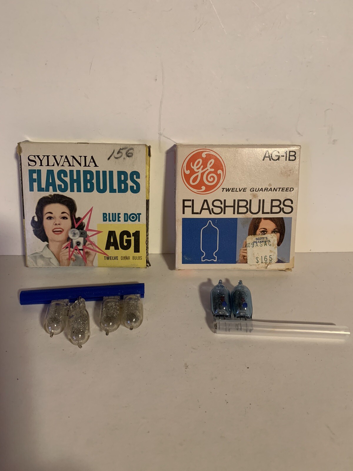 Vintage GE AG-1B Flashbulb Package & SYLVANIA AG-1B FLASHBULB Pack 6 Bulbs Total