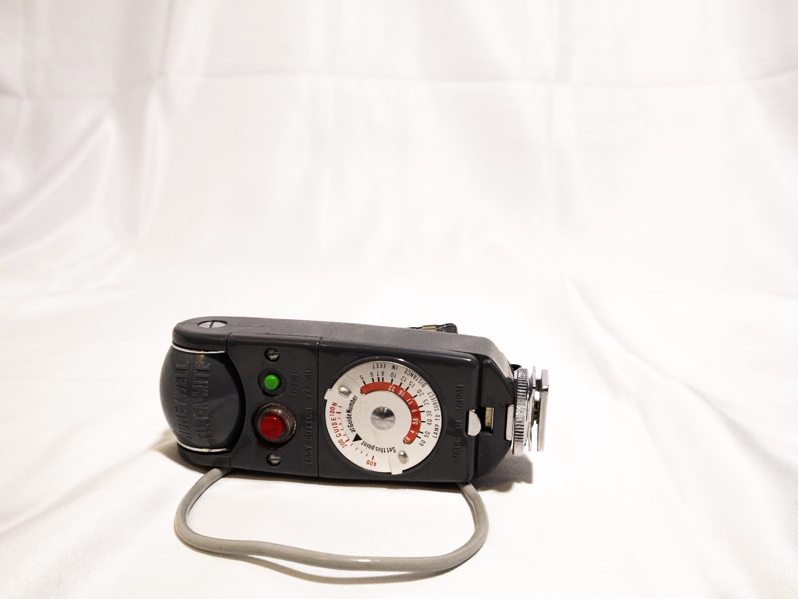 Vintage Honeywell Tilt-A-Mite Fan Style Flash Made in Japan (Untested)