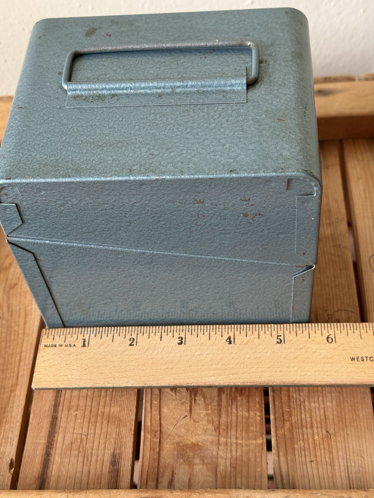 Vintage Light Gray 5″ Reels-8MM Metal Reel Storage Film Case Box