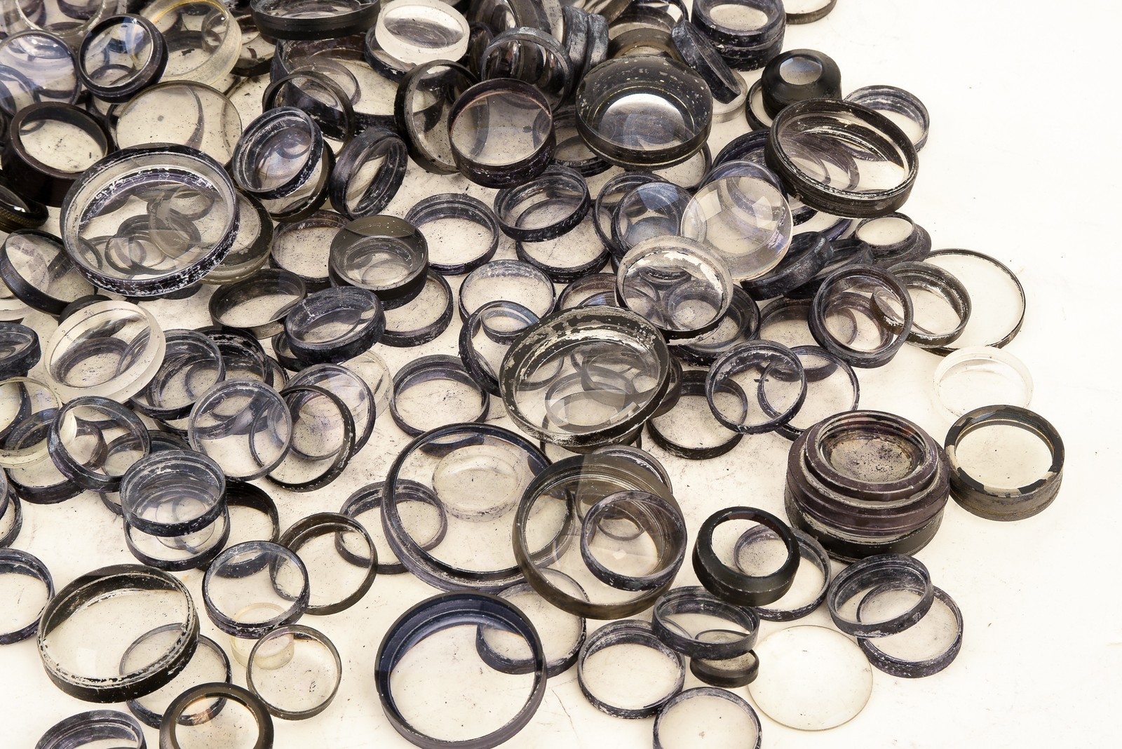 Lot of Loose Vintage Camera Lens Elements Most are 3/4 Inch Diameter AS-IS V27