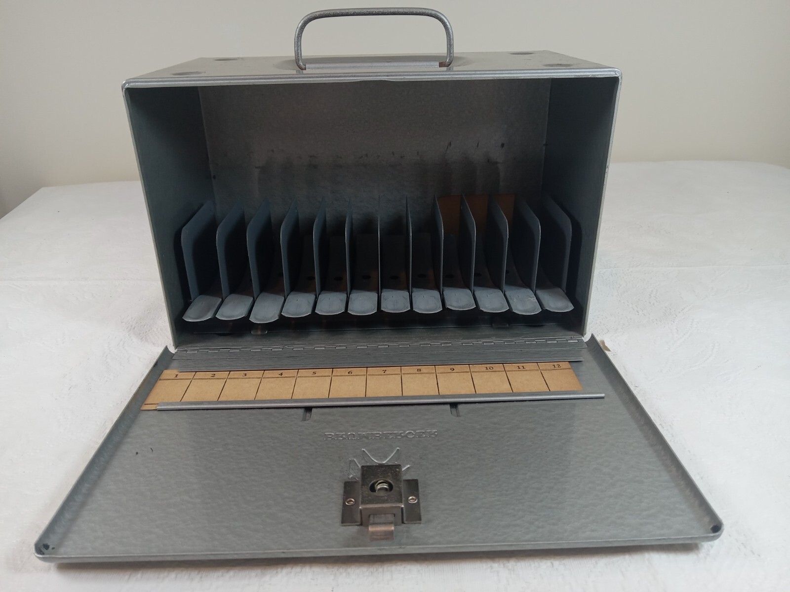 12 Slot VTG Brumberger 5″ or 6″ Canisters Reels Film Ejector Storage Case Metal
