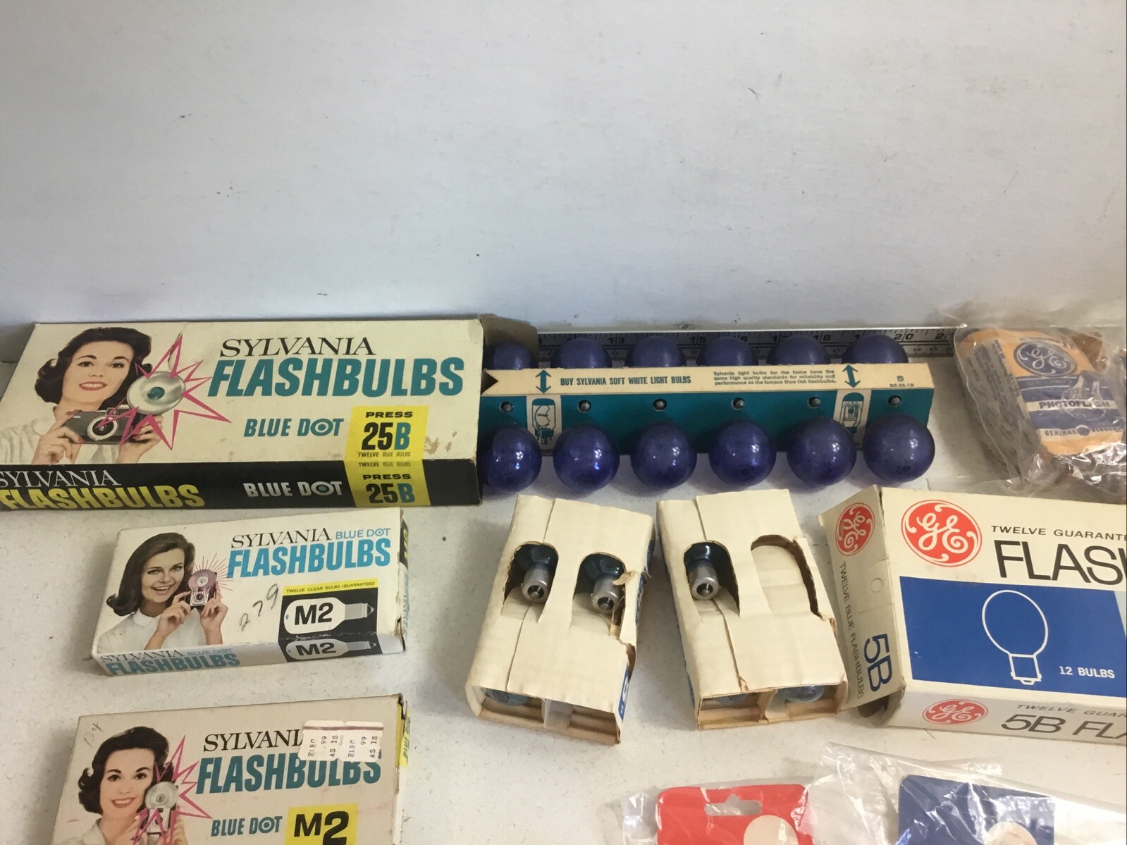Vintage Camera Flash Bulbs Mix Sylvania 25B GE #5 5B AG-1 Blue Dot M2 M3 M3B M2B