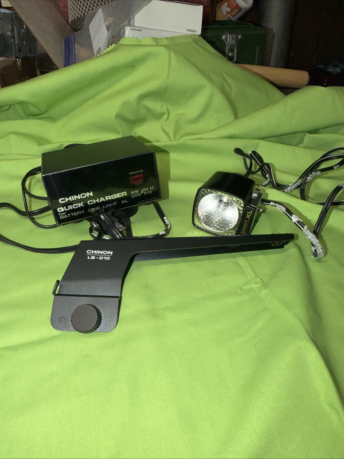 Chinon Quick Charger For Battery Cine Light XL for Parts w/ Accessories
