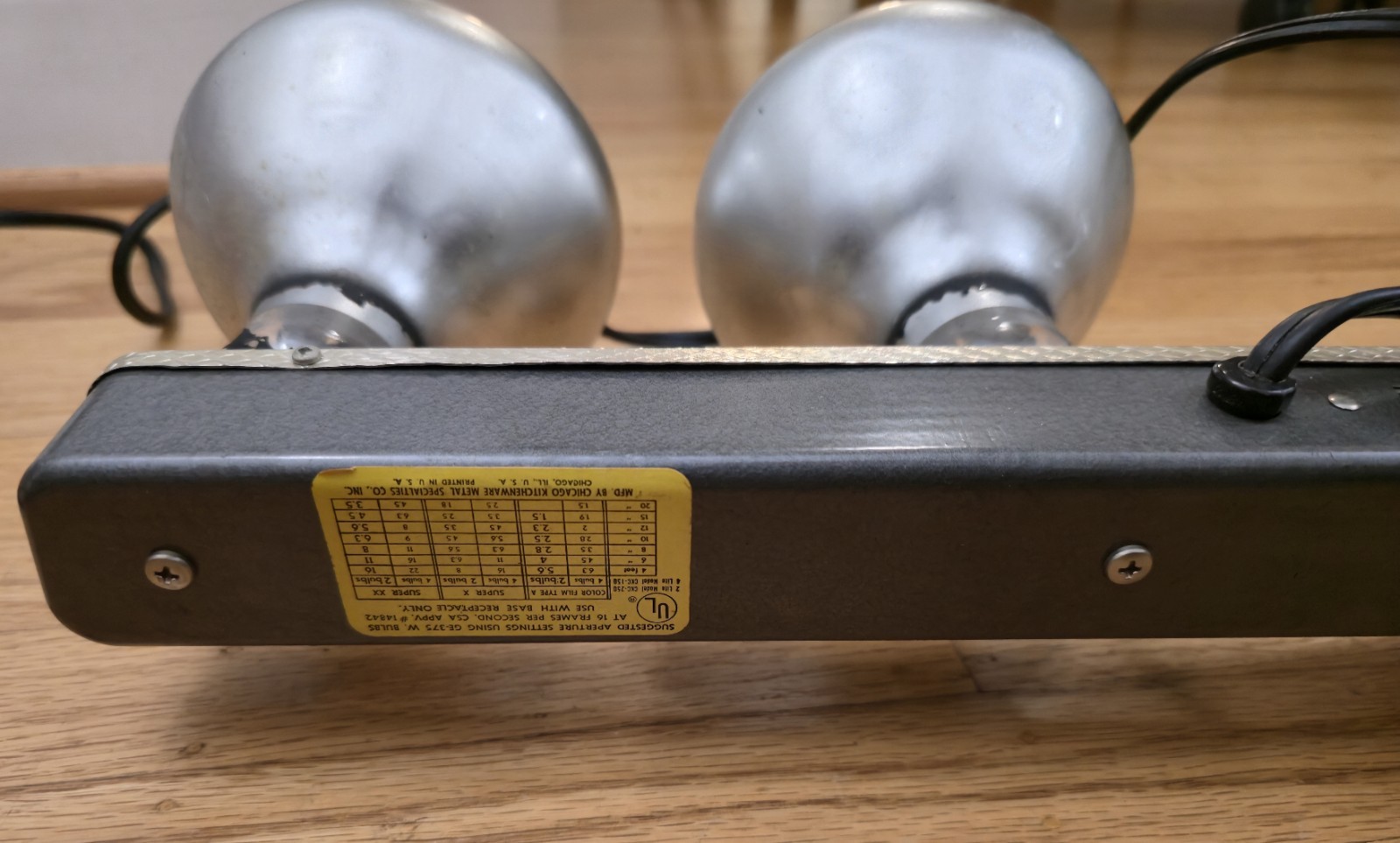 VINTAGE Movie Camera Folding Light Bar 4 Lighting Units Case Handle 2 WORK!