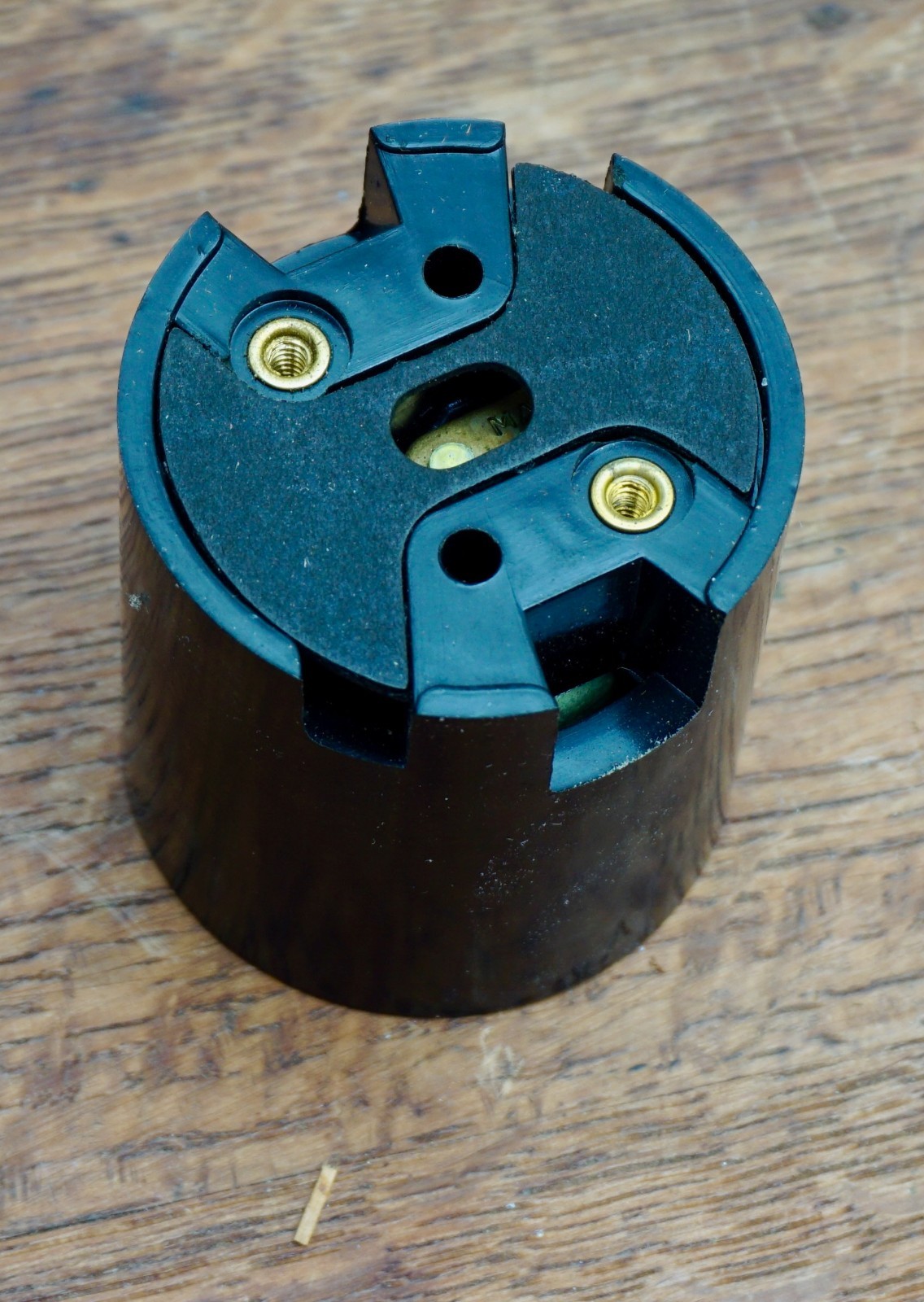 RCA #47588 Socket (Lamp). Med Prefocused. 1000w / 250v. New, Old Stock