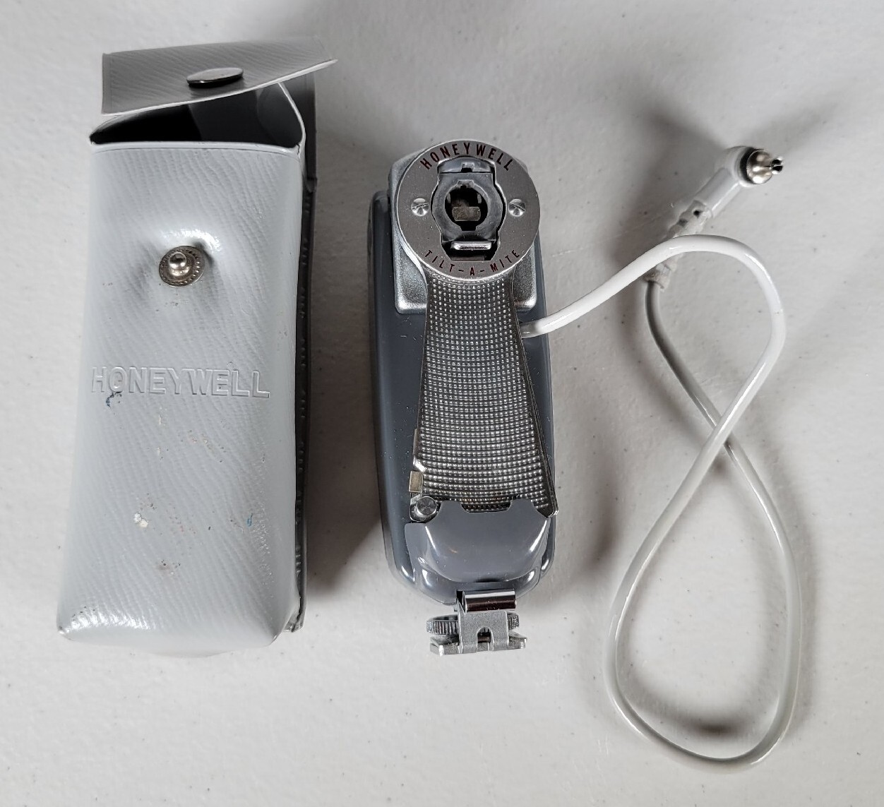 VTG Honeywell Tilt-A-Mite Camera Flash Unit Collapsible Fan Style Japan UNTESTED