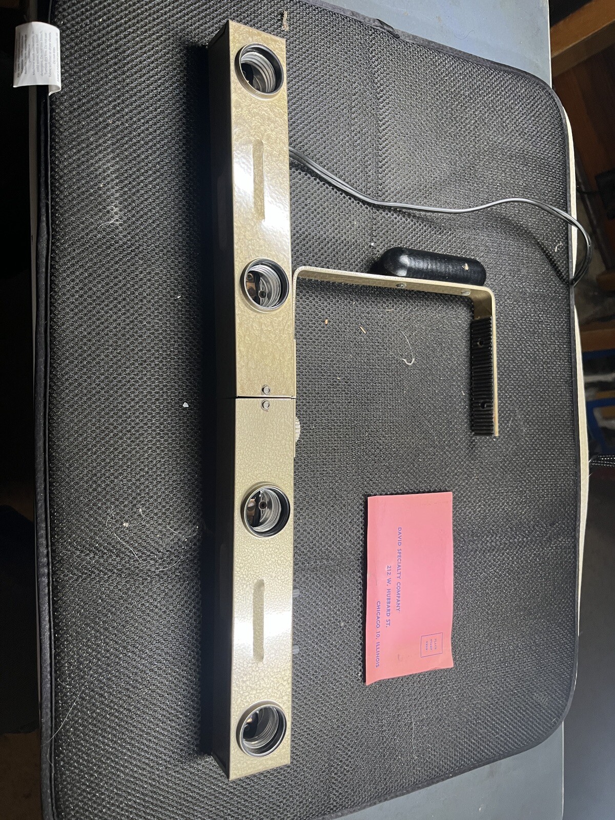 Vintage 4 Light Bar with case (TESTED) BULBS NOT INCLUDED