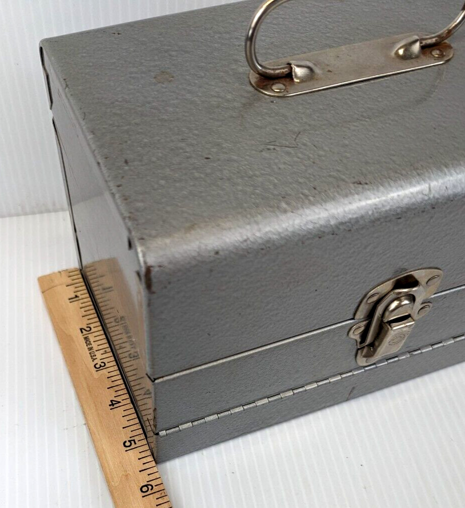Vintage Logan Deluxe 8mm Film Chest 12-5″ Reel Capacity Latch Handle 5.5×5.5×8.5