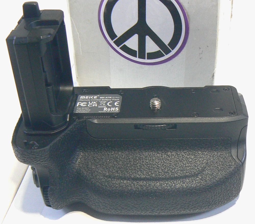 Meike MK-A7R IV Pro Remote Control Battery Pack Grip for Sony a7S3 a7R4 a74