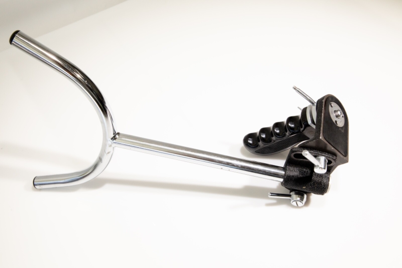 Arriflex Shoulder Brace for 16mm camera – w pistol grip, start and stop button!