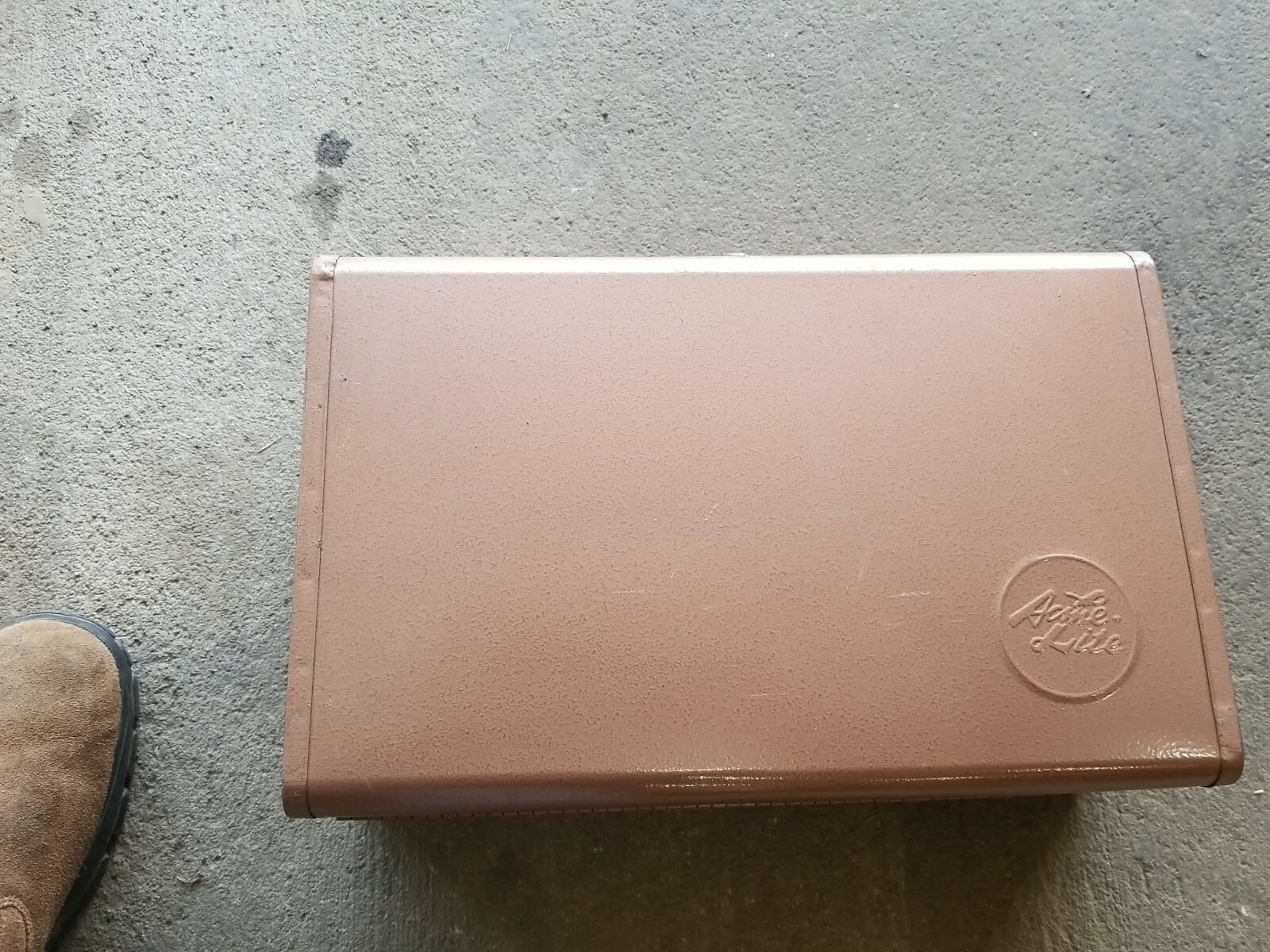 Acme Lite metal carrying storage case