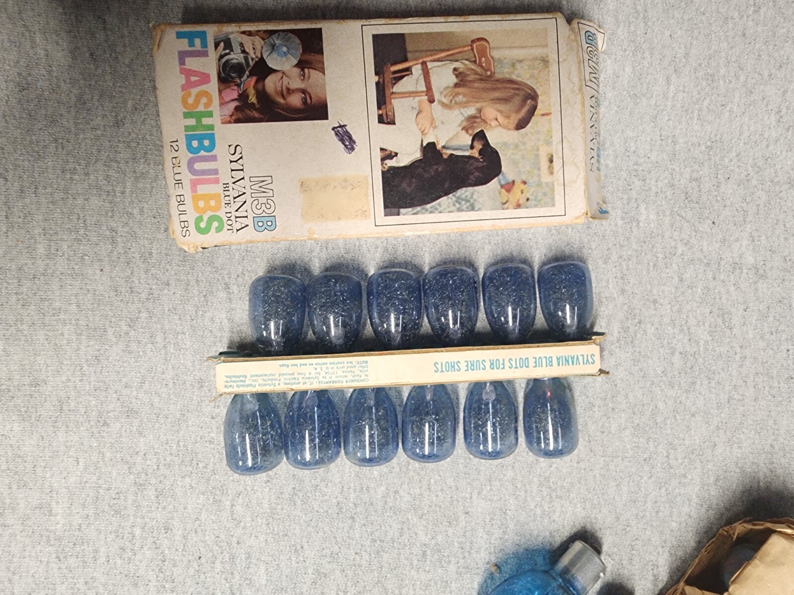 Vintage Lot of Assorted Flashbulbs for Vintage Cameras Some in Packages Great