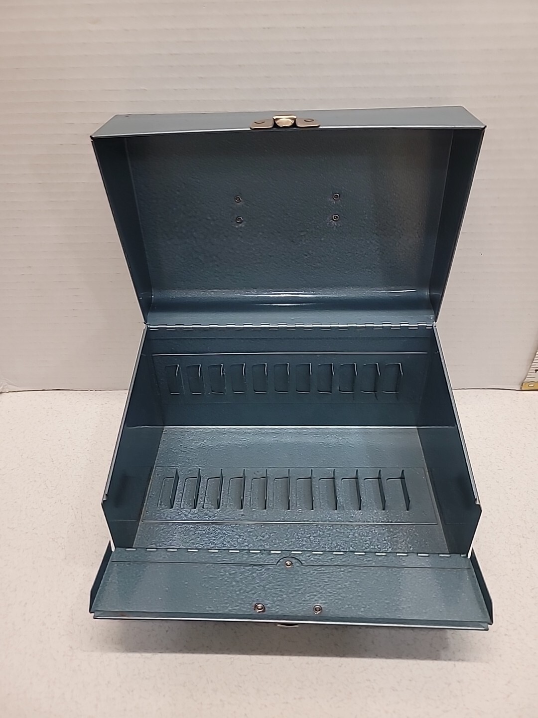 Vintage Logan De Luxe Movie Reel Chest Metal 6″ X 9″ Grey Blue With Handle