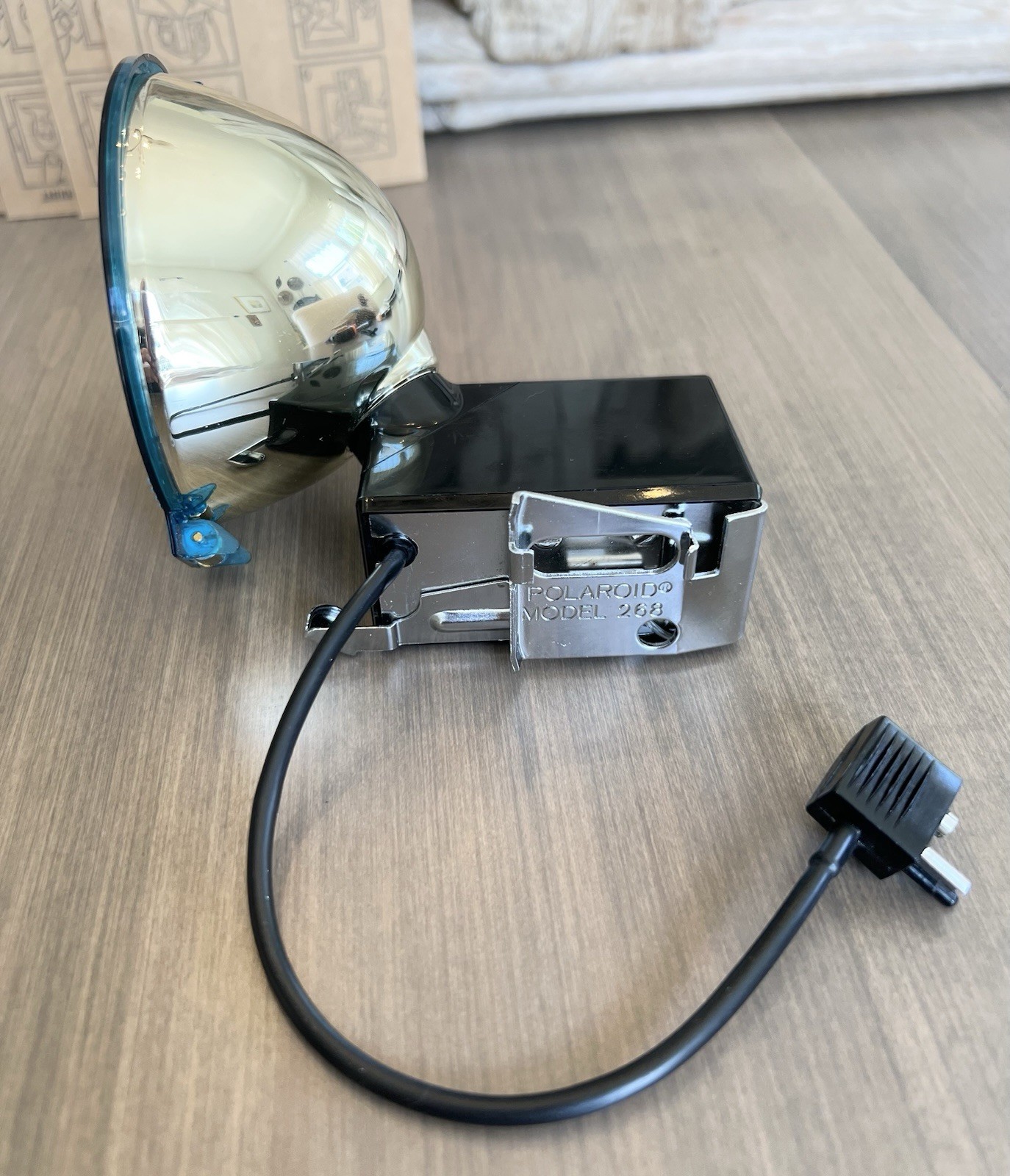 Polaroid Model 268 Flash – 12 NIB M3 Flashbulbs – 32 Polacolor Print Mounts (B)