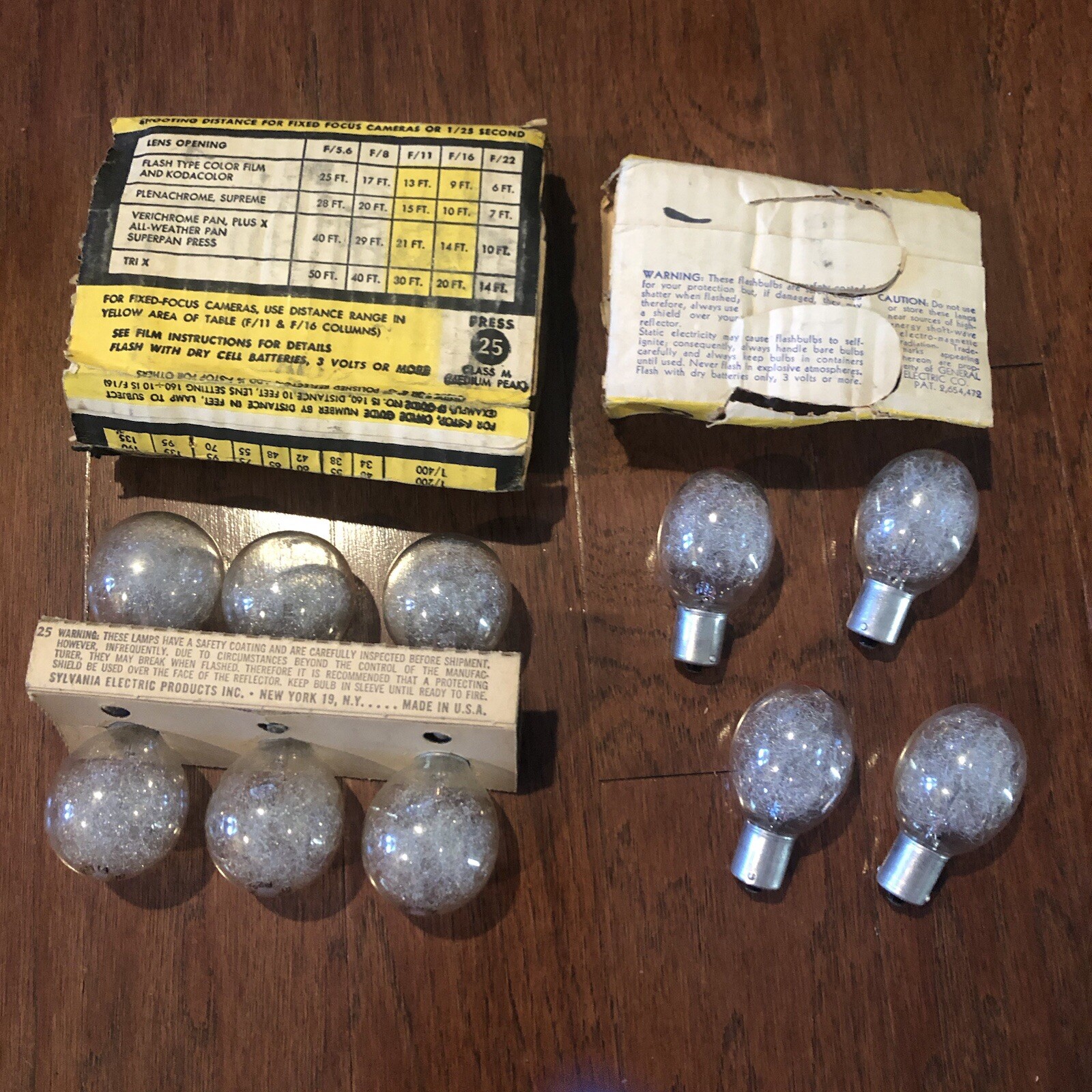 26 Unused SYLVANIA Blue Dot Vintage Clear FLASHBULBS Camera Flash Photos