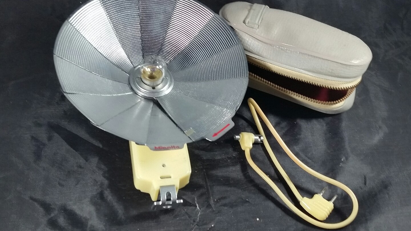 Vintage Minolta Flash with Articulated Reflector