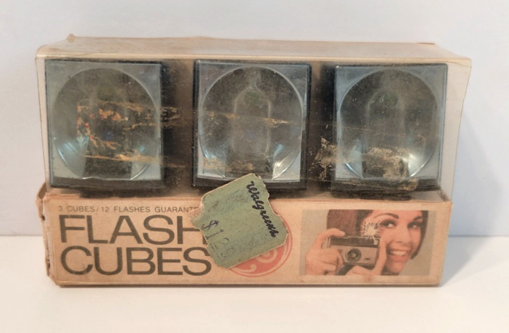 Vintage GE Flash Cubes 3 Cubes 12 Flashes Original Packaging NEW NOS