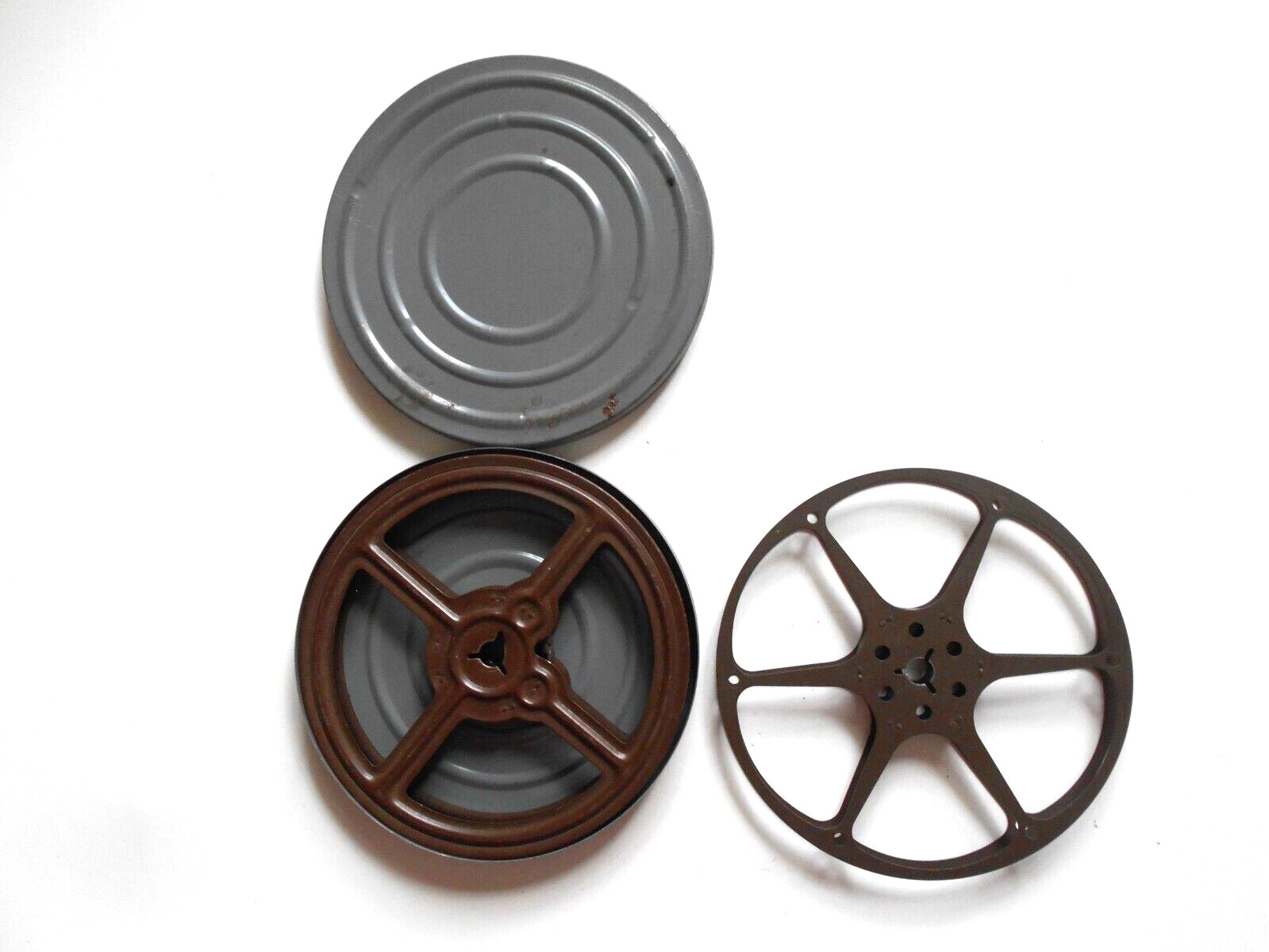 2 – 5″ Unbranded Metal Regular 8mm 200 ft. reels & Cans