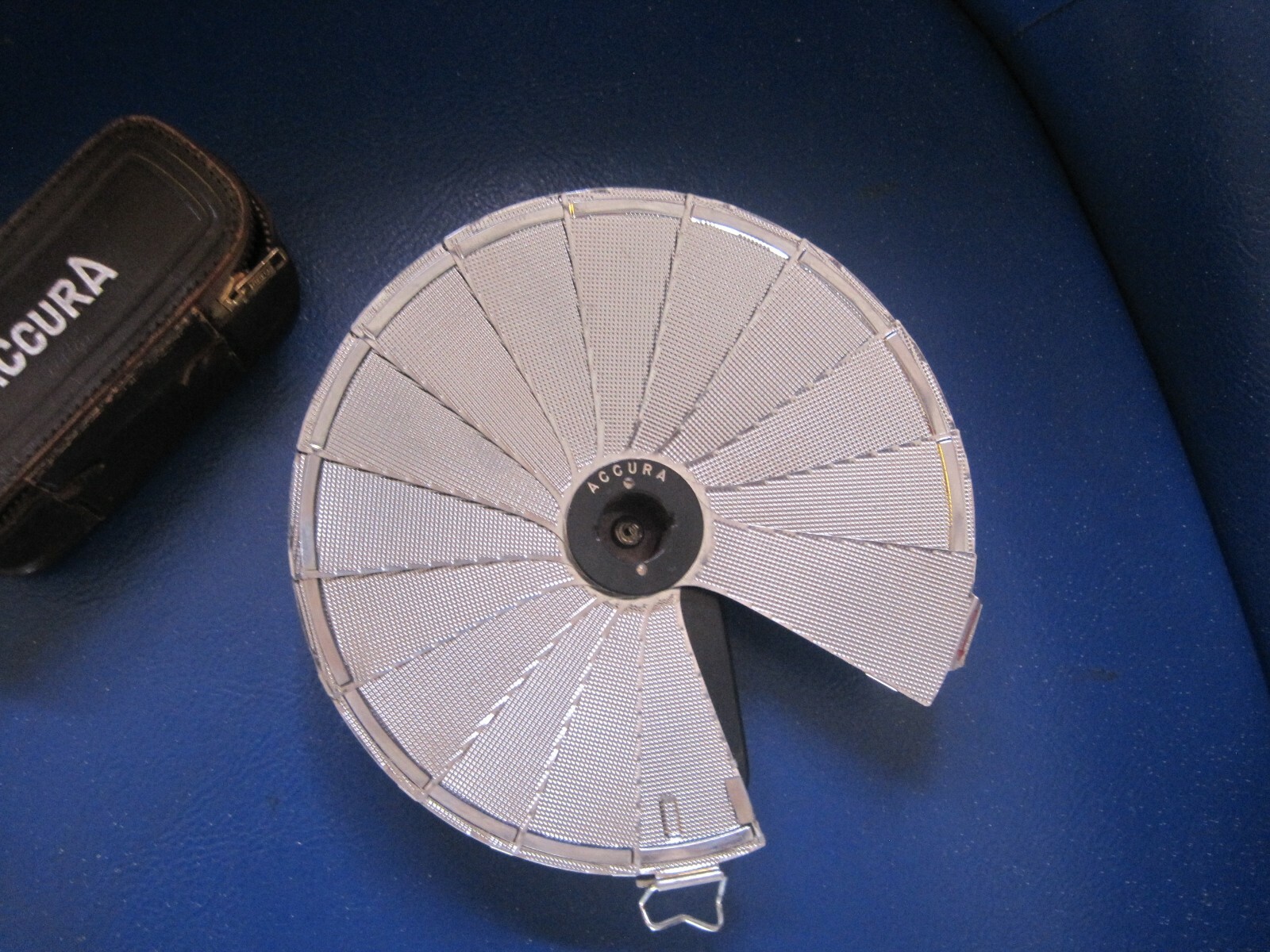 Vintage Accura Fan Flash Dial with original Carry Case Made in Japan