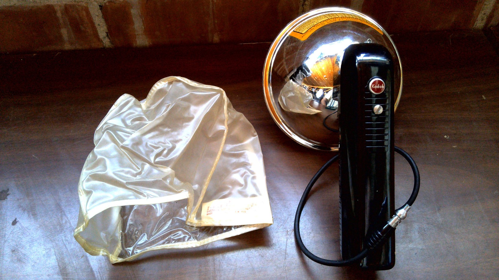 Kodak Standard Flash Holder w/ Standard Bracket & 3 Flash Bulbs