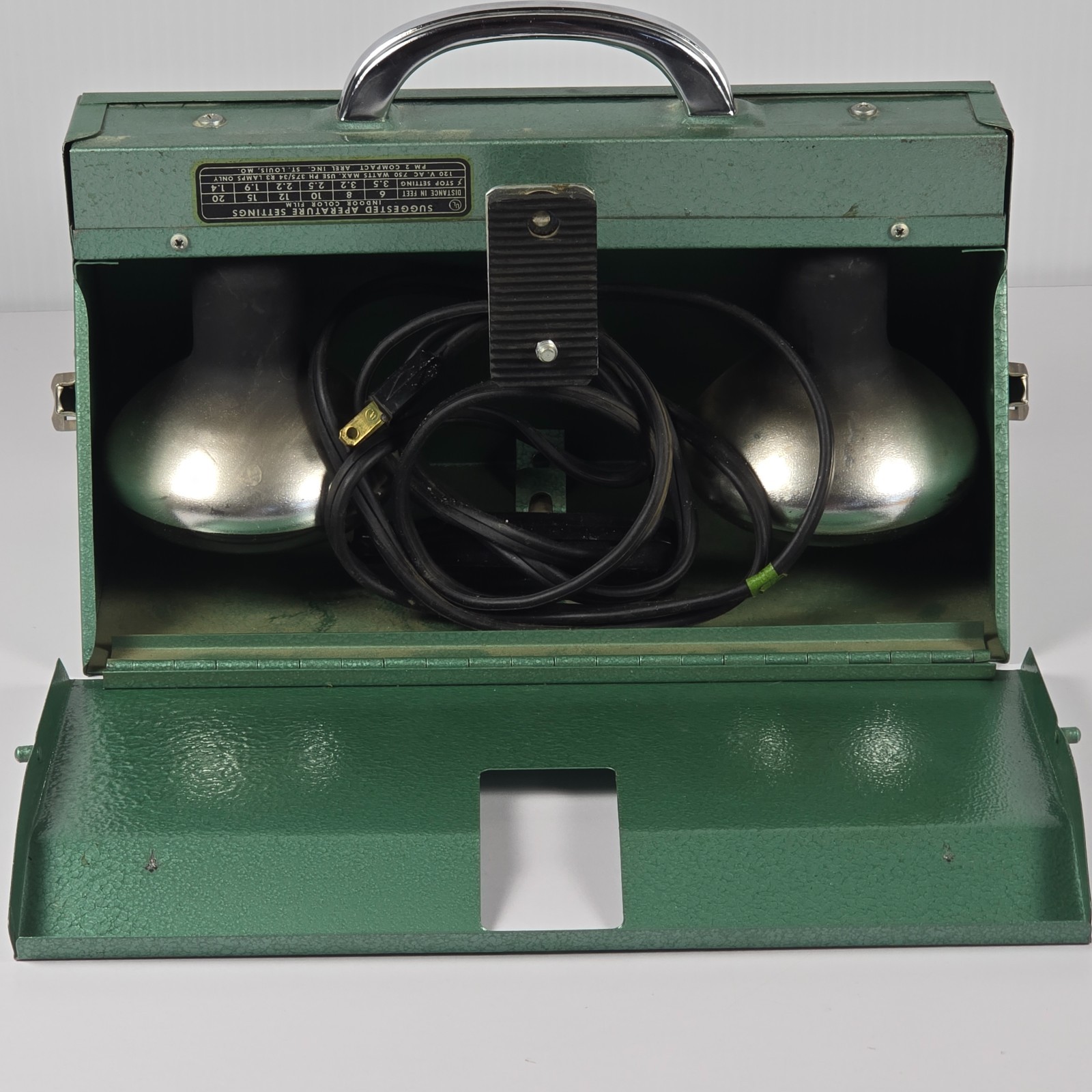 VINTAGE V-PAK BAR LITE Camera 2-Bulb Bar Light with metal Case