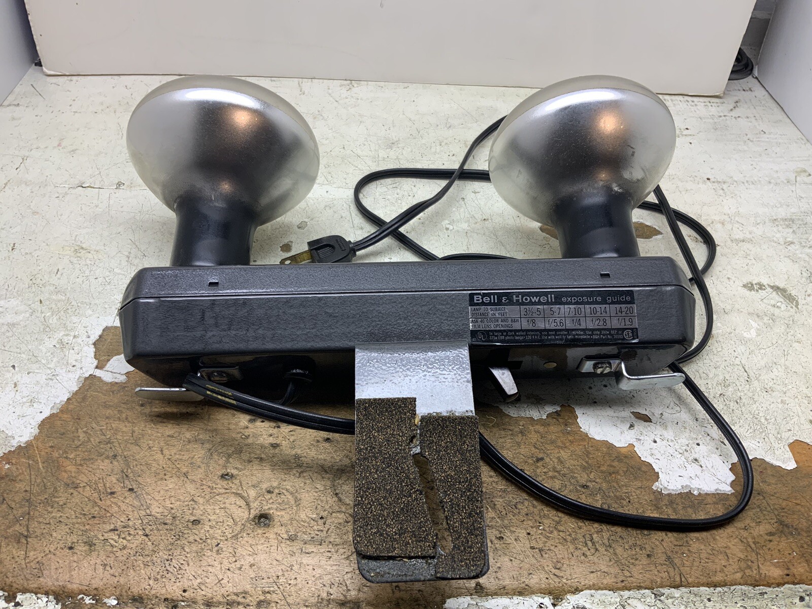 Vintage Bell & Howell Light Bar Flood Lamp 2 Bulbs Working Videography Box