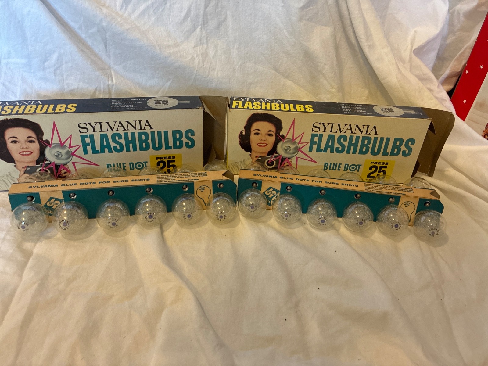 Sylvania Blue Dot Press 25 Vintage Camera Photo Flashbulbs 2 Boxes of 12 NOS