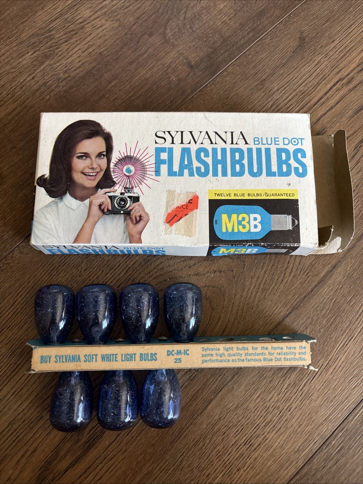 Sylvania Blue Dot Flashbulbs M3B 12-Pack with Original Packaging VINTAGE