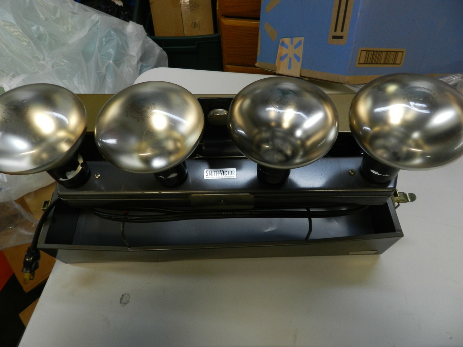 Vintage Smith-Victor Flood Light Bar Model GL 43 – Holds 4 Lights, 2 Bulbs Work