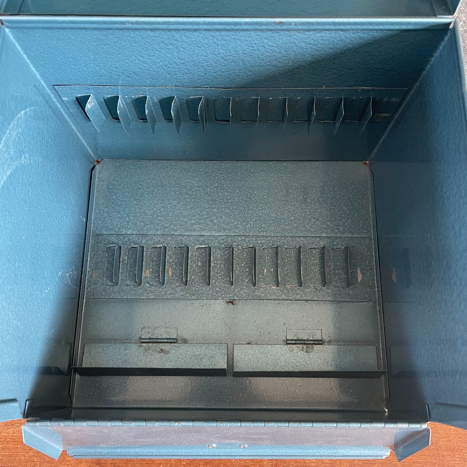 Large De Luxe Movie Reel Chest Holds 12 7 inch or 5 inch reels