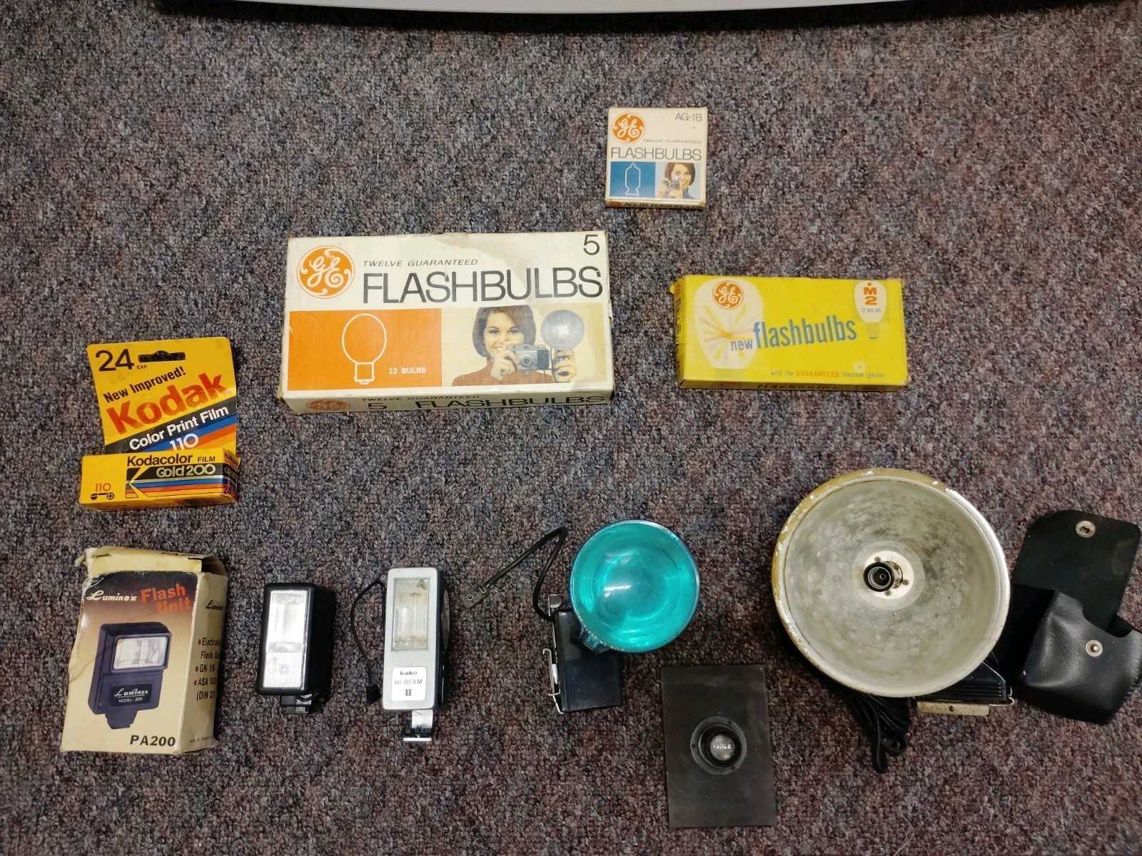 Lot Of Vintage GE Flashbulbs, Flashes And Boxes