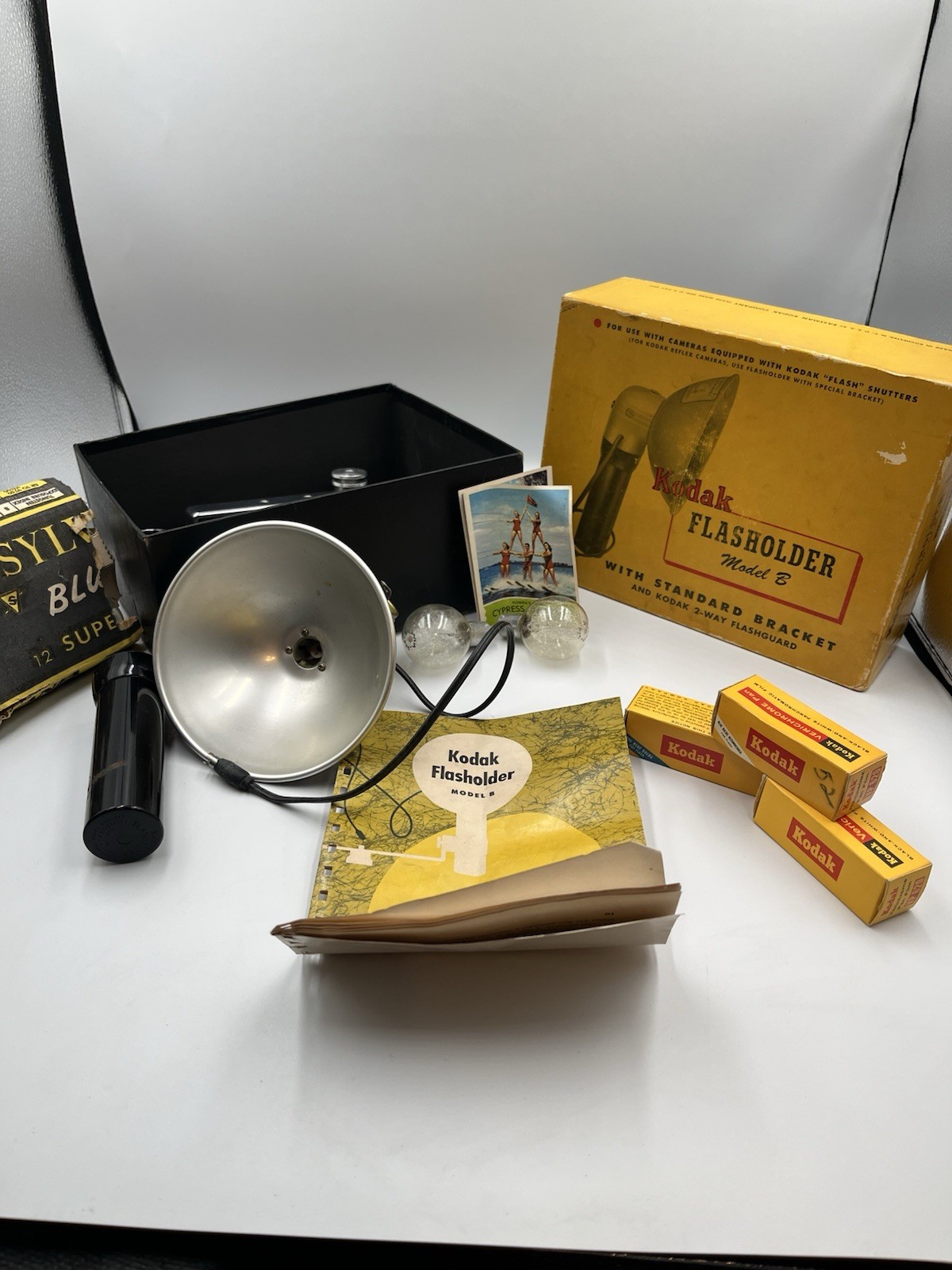 VINTAGE | Kodak Flasholder Model B Original Box Bulbs& extra parts NOT TESTED
