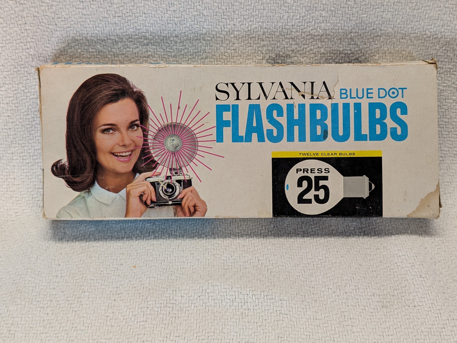 Vintage Box of 12 Sylvania blue dot flash bulbs number 25