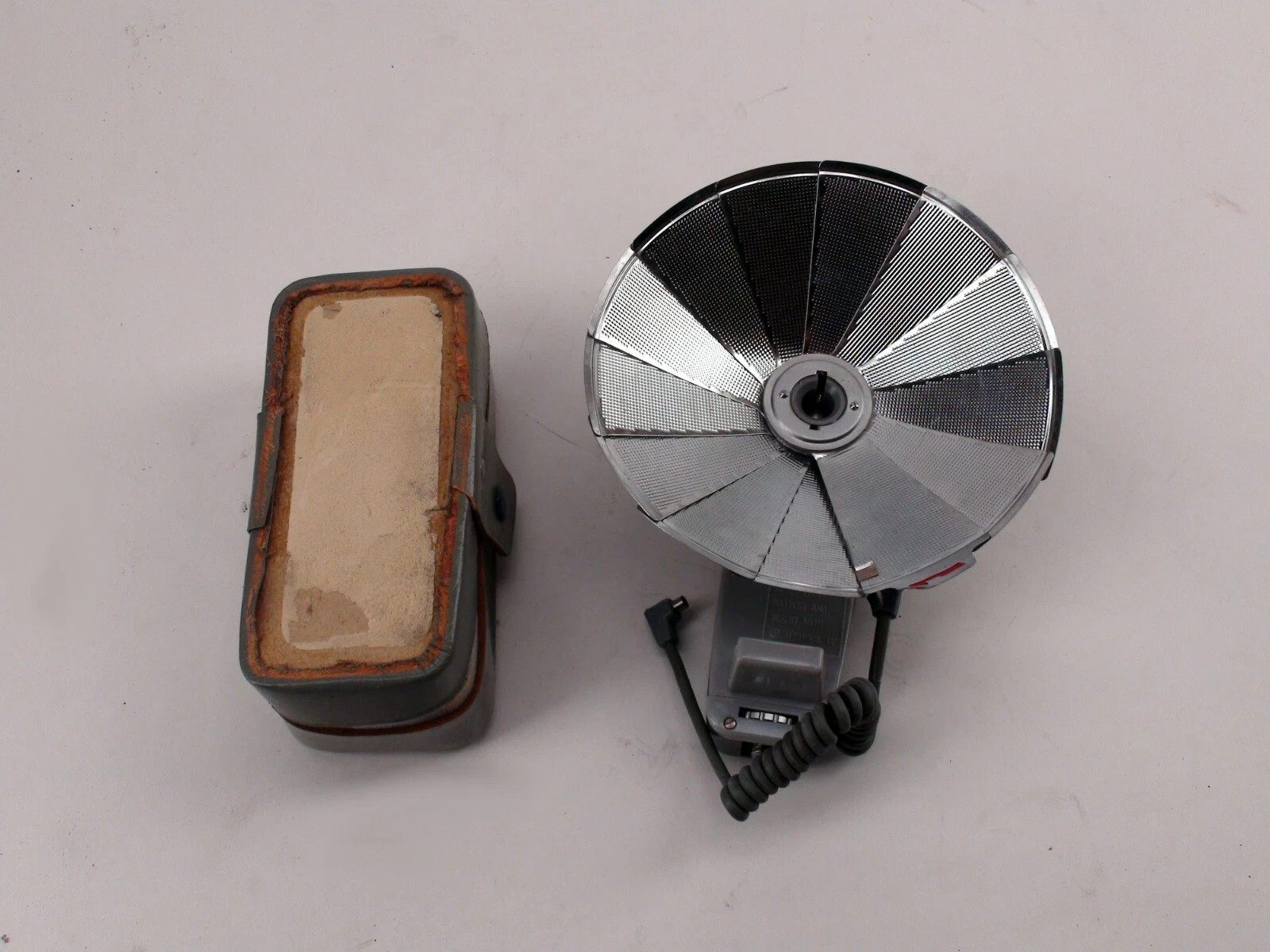Accura Bouncemaster Camera Flash Circular With Case and Cable