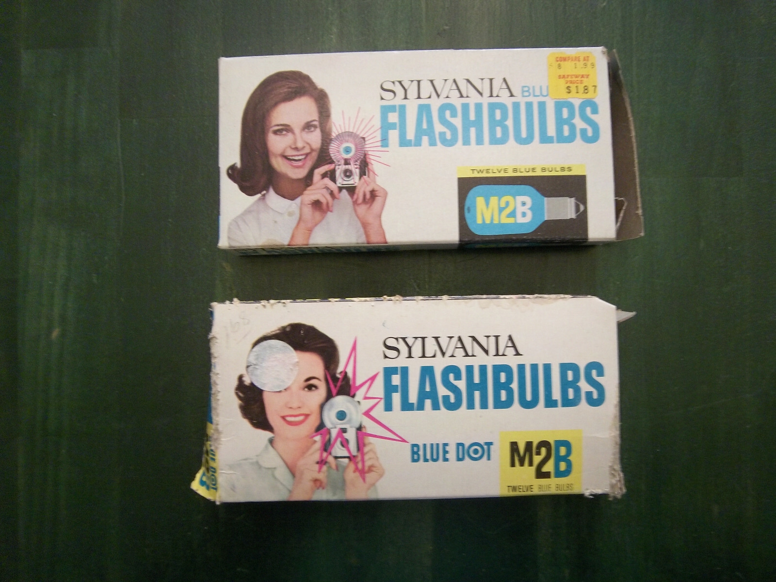 Vintage Sylvania Blue Dot M2B Flashbulbs 14 Bulbs in Two Original Boxes