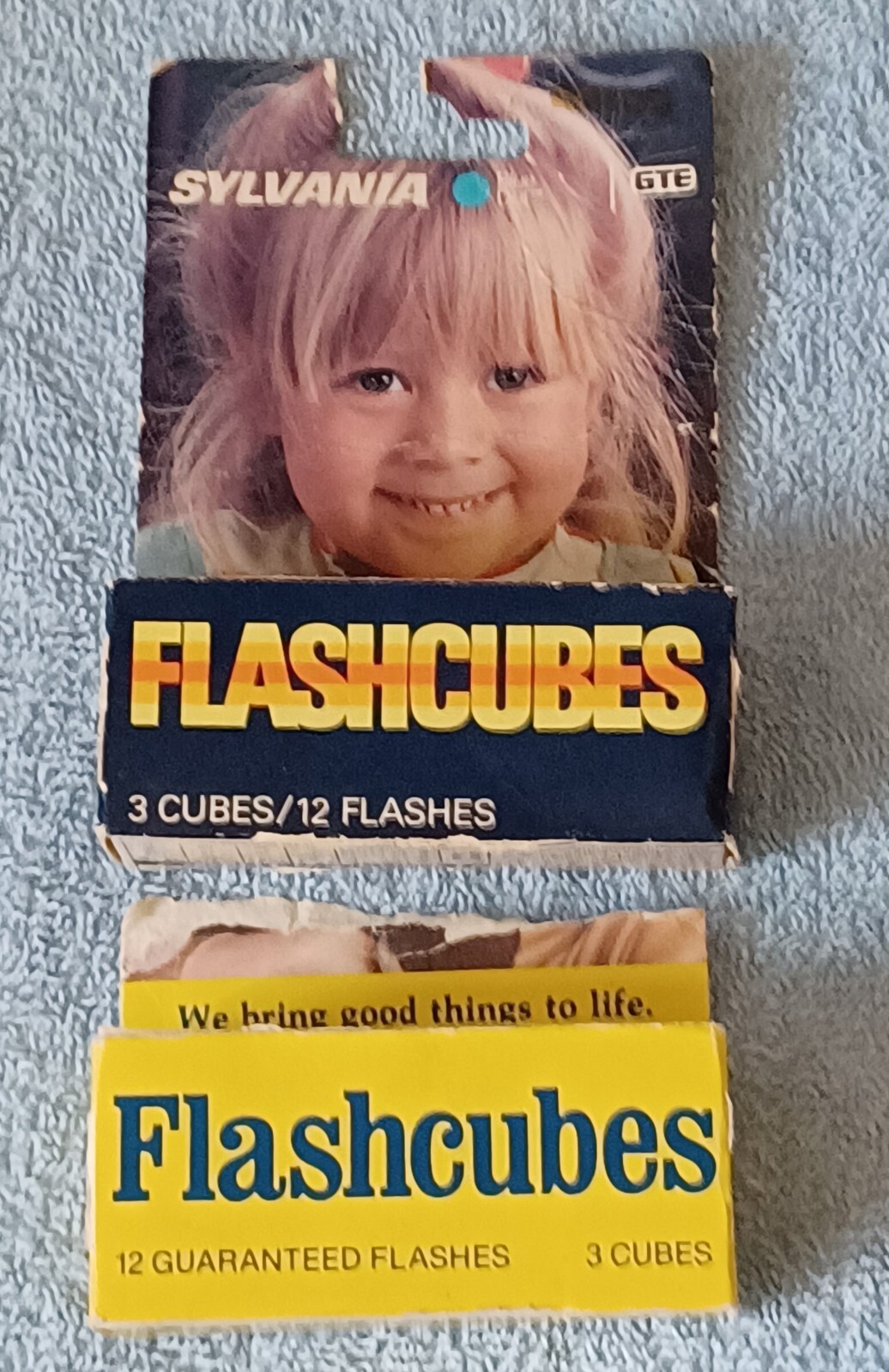 Vintage Flash Cubes Lot – Sylvania Blue Dot and General Electric 6 Cube Lot