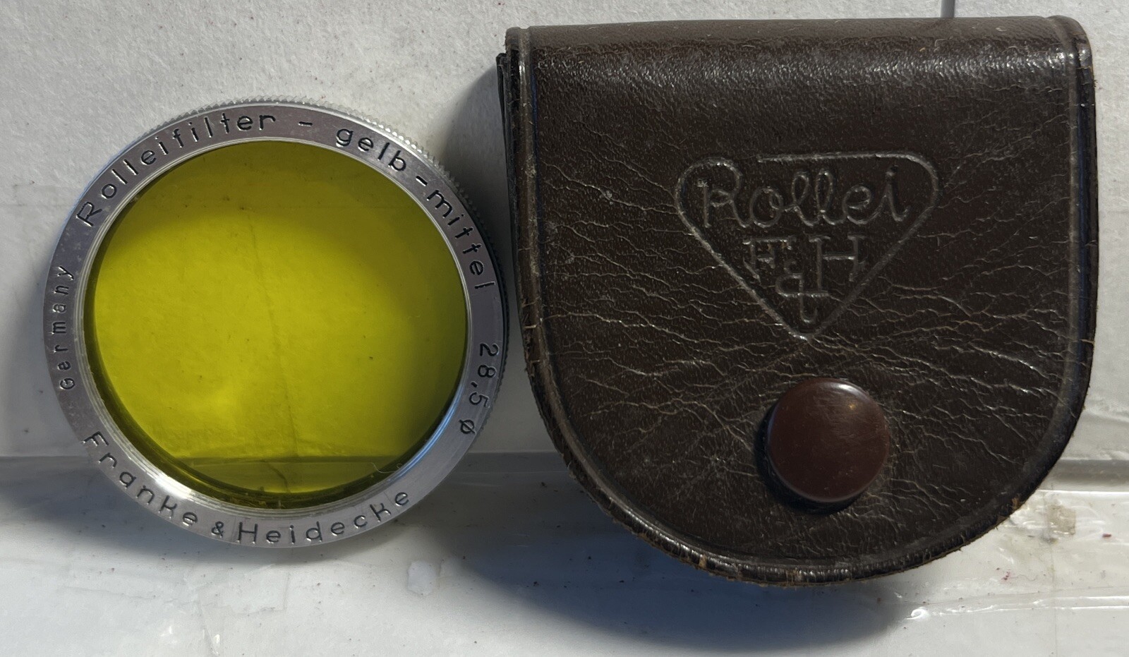 VINTAGE ROLLEI ROLLEIFLEX ROLLEIFILTER Yellow LENS W/ Leather CASE 28.5 Heidecke