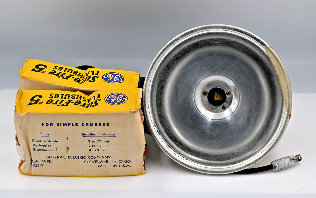 Vintage Kodak B-C Flasholder With Flash Bulbs in the Original Box